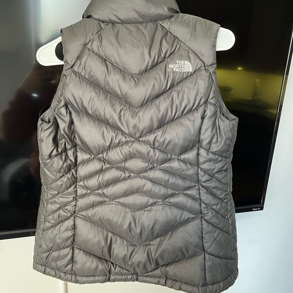 NORTH FACE PUFFY VEST - Picture 3 of 7